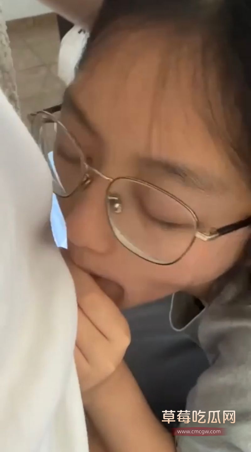 留学生在圈子里乱搞5.jpg 留学生在圈子里乱搞5.jpg