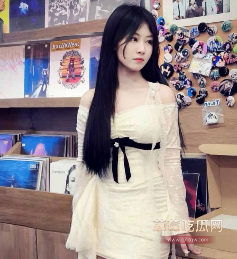 反差校花背着男友约炮裸聊2.jpg 反差校花背着男友约炮裸聊2.jpg