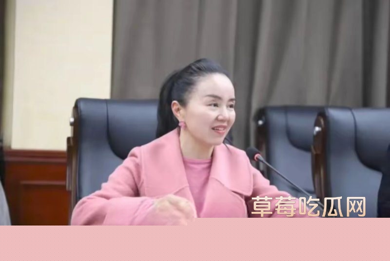 女校长照片2.jpg 女校长照片2.jpg