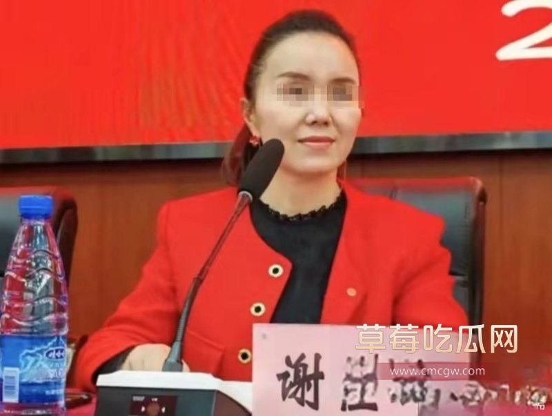 女校长照片4.jpg 女校长照片4.jpg