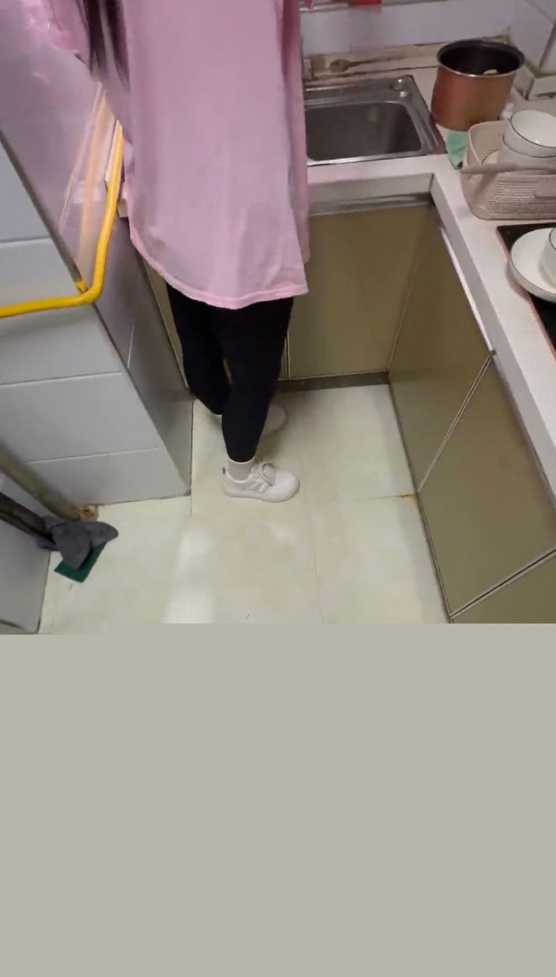 姐弟两从厨房缠绵到客厅啪啪1.jpg 姐弟两从厨房缠绵到客厅啪啪1.jpg