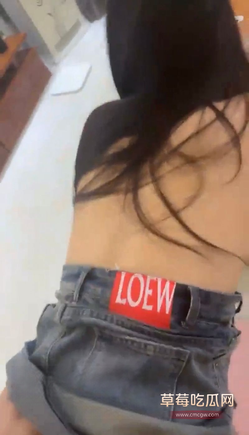 大学生在金主屌下考母狗证4.jpg 大学生在金主屌下考母狗证4.jpg