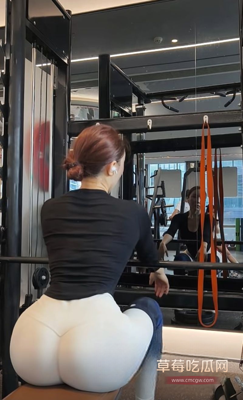 健身网红在金主屌下当母狗4.jpg 健身网红在金主屌下当母狗4.jpg