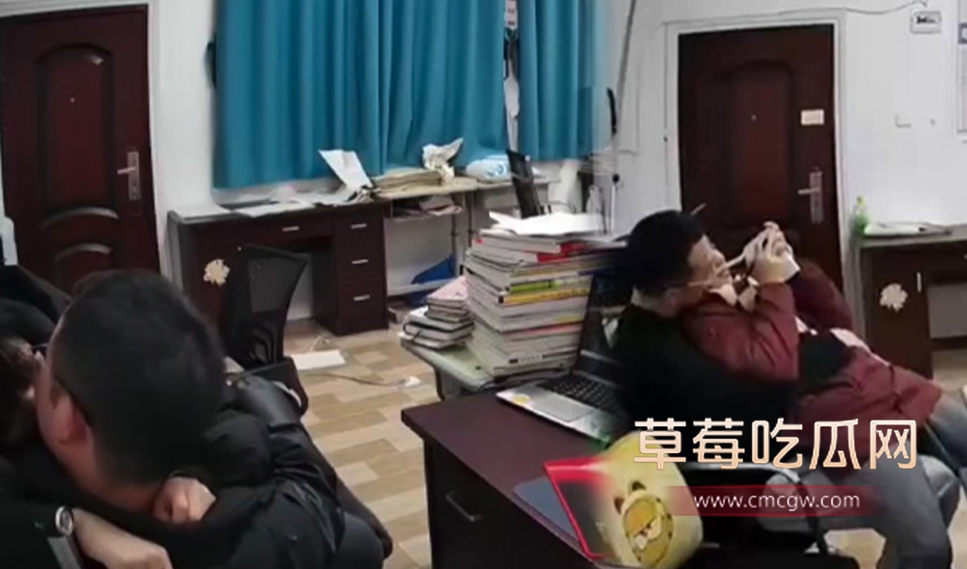 四川铭仁园老师学生办公室亲吻 四川铭仁园老师学生办公室亲吻