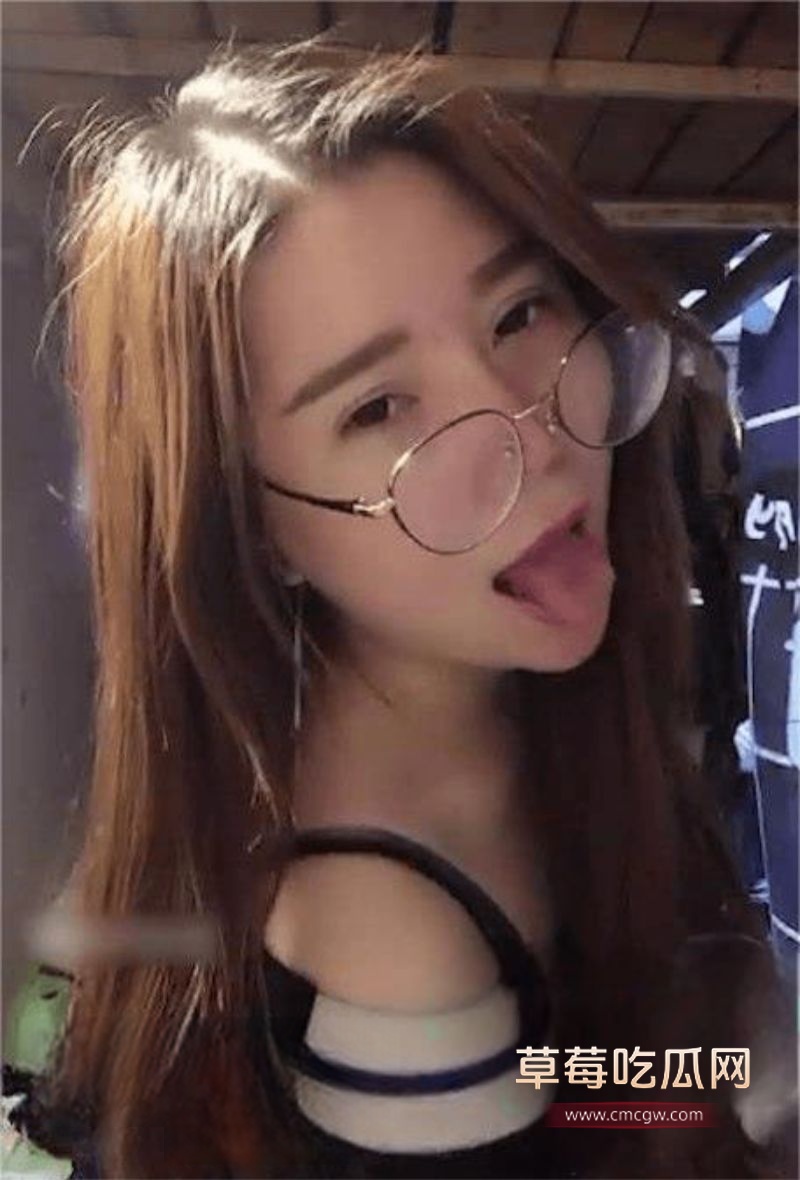 学生妹在宿舍自慰直播2.jpg 学生妹在宿舍自慰直播2.jpg