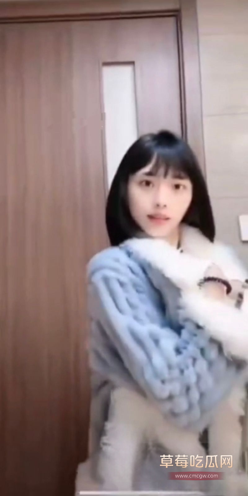 抖音网红在直播中走光4.jpg 抖音网红在直播中走光4.jpg