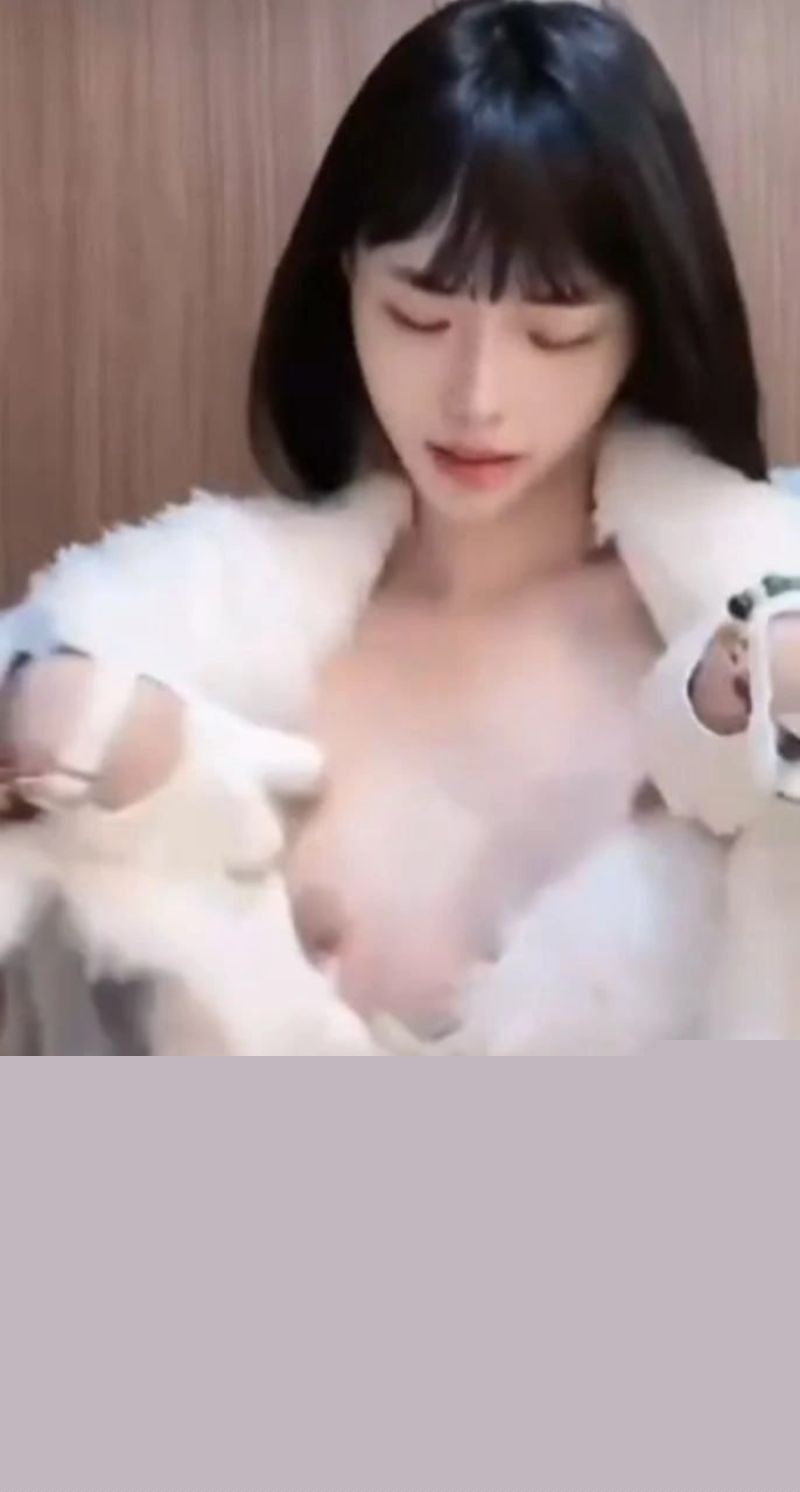 抖音网红在直播中走光5.jpg 抖音网红在直播中走光5.jpg