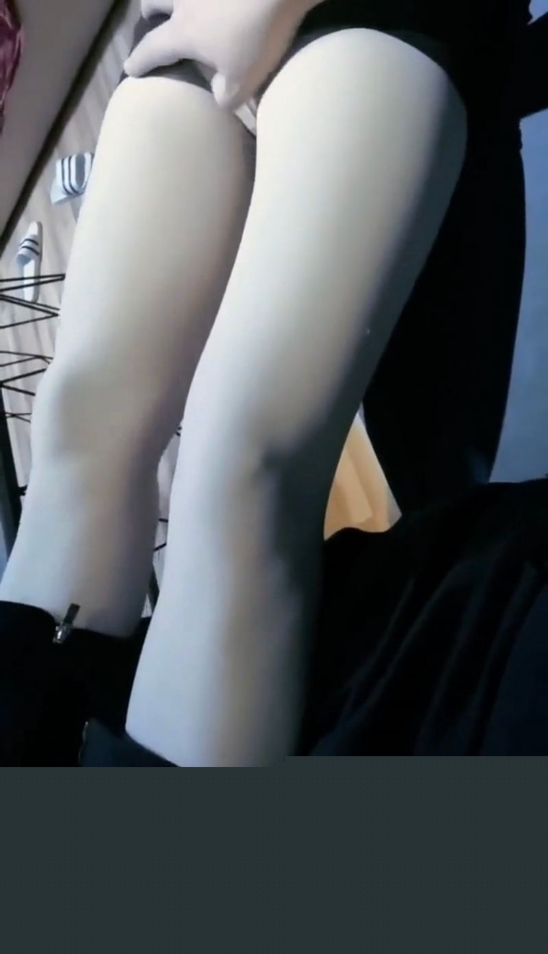 弟弟到姐姐闺蜜家操她闺蜜2.jpg 弟弟到姐姐闺蜜家操她闺蜜2.jpg