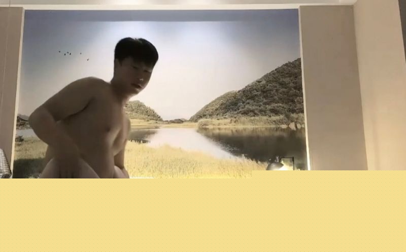 小哥吃药惹妹子生气6.jpg 小哥吃药惹妹子生气6.jpg