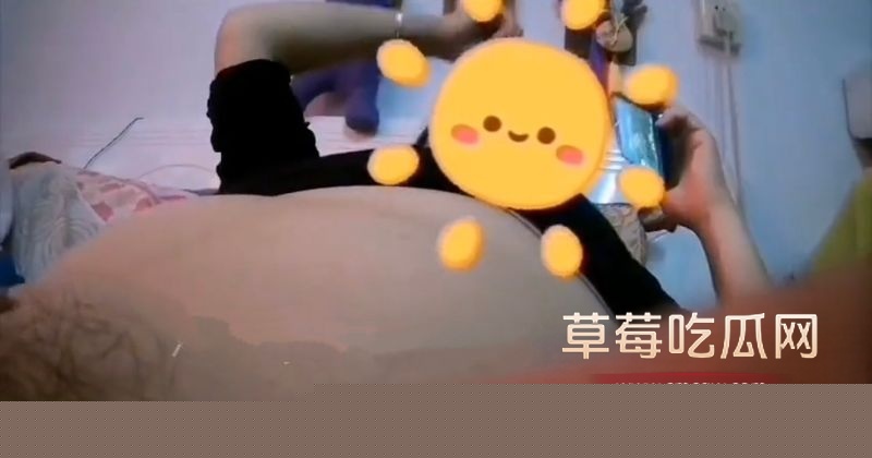 趁妈妈在和姥爷打电话操她2.jpg 趁妈妈在和姥爷打电话操她2.jpg