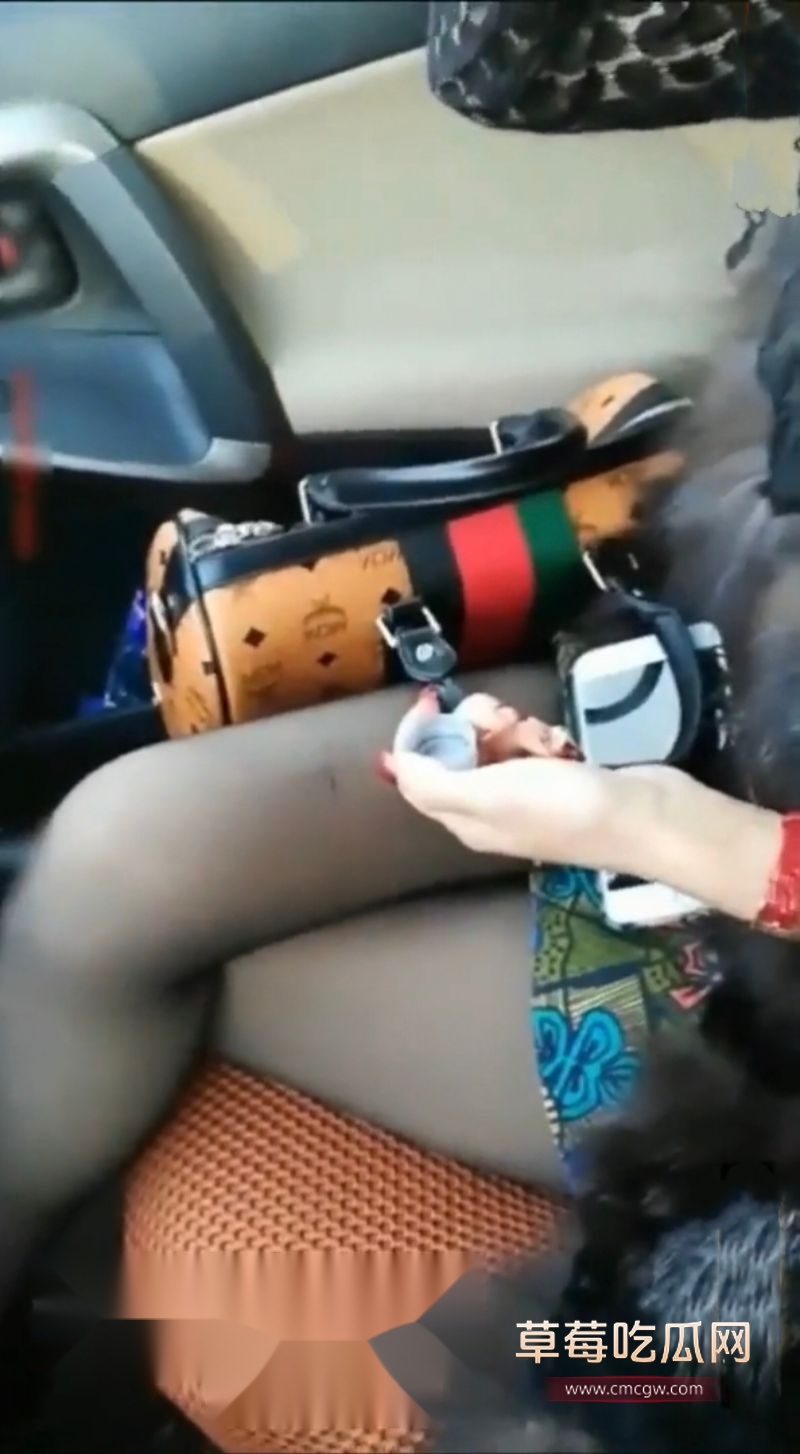 真实路边勾搭少妇1.jpg 真实路边勾搭少妇1.jpg