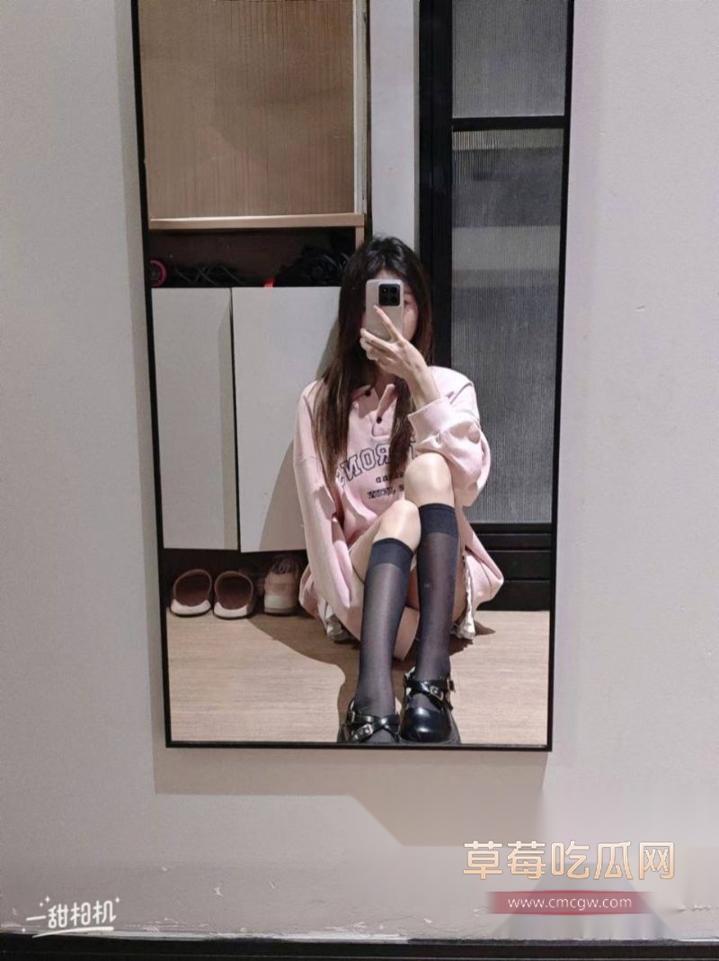 女大学生勾引朋友的富豪男友2.jpg 女大学生勾引朋友的富豪男友2.jpg