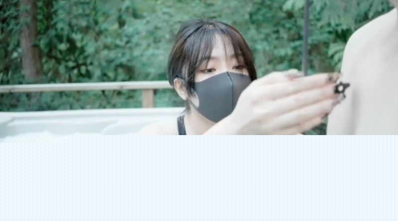 在露天浴池里疯狂做爱2.jpg 在露天浴池里疯狂做爱2.jpg