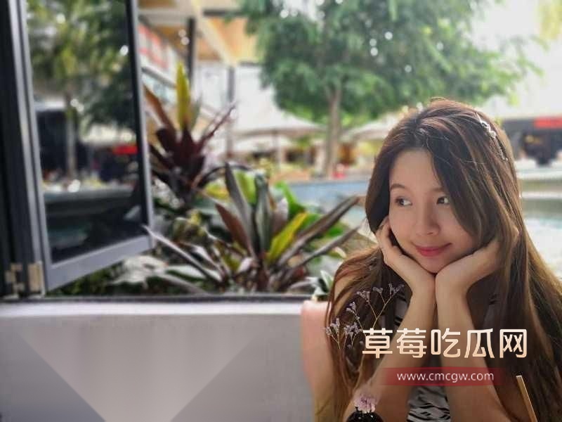 女大学生班长给同学做肉体服务1.jpg 女大学生班长给同学做肉体服务1.jpg