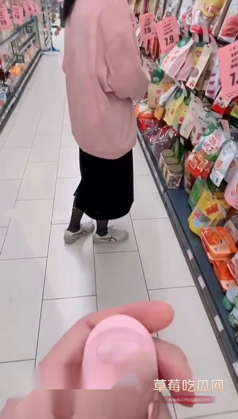 调教美女邻居并颜射她1.jpg 调教美女邻居并颜射她1.jpg