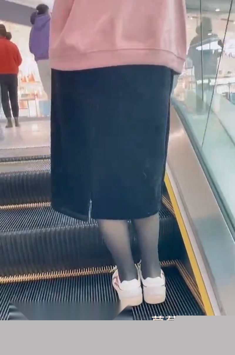 调教美女邻居并颜射她2.jpg 调教美女邻居并颜射她2.jpg