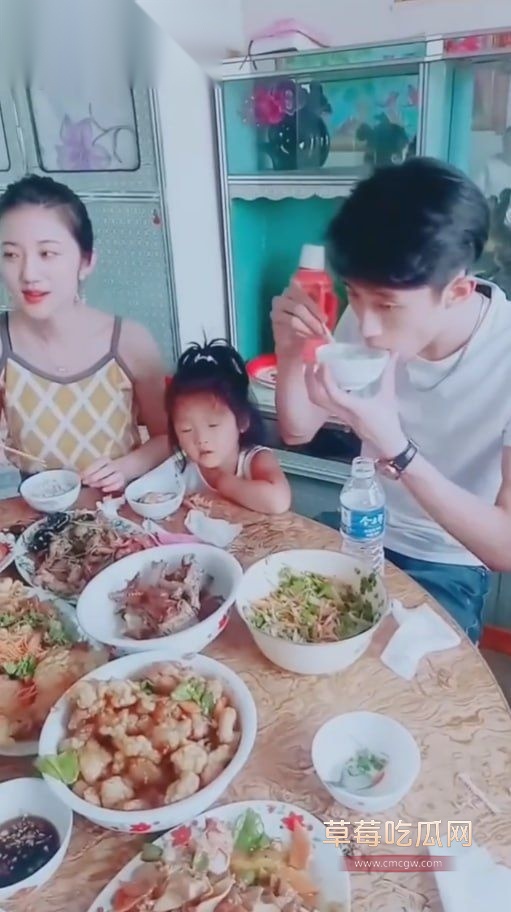 张津瑜回家过年视频5.jpg 张津瑜回家过年视频5.jpg