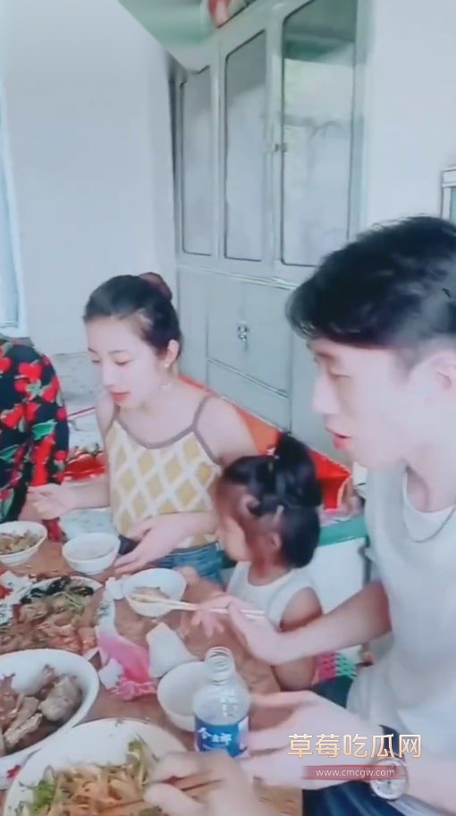 张津瑜回家过年视频7.jpg 张津瑜回家过年视频7.jpg