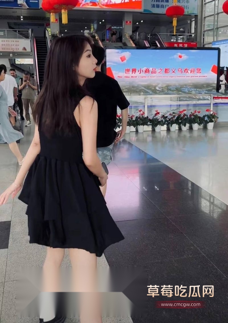 女大学生被各种打桩机爆操2.jpg 女大学生被各种打桩机爆操2.jpg