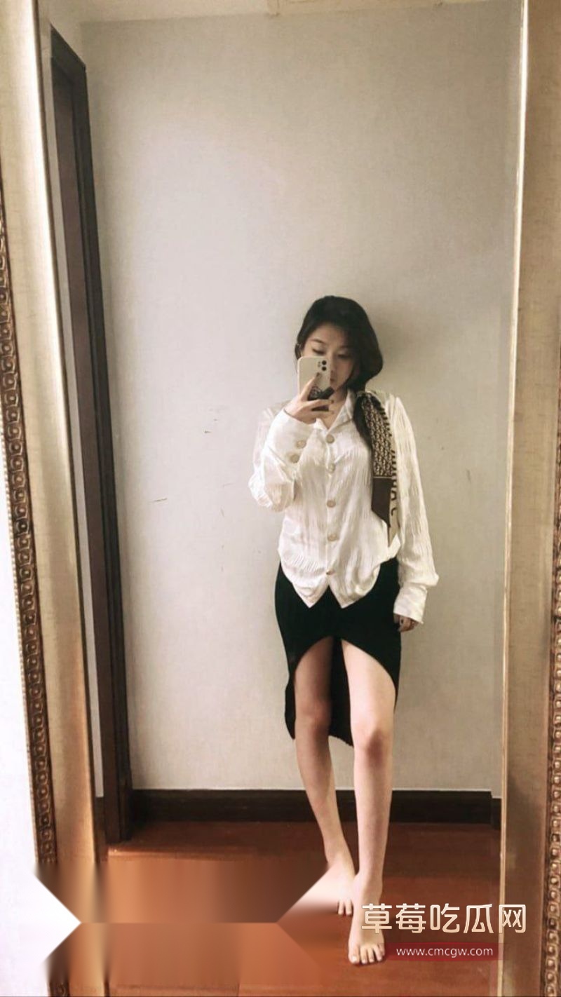 留学生回国约炮2.jpg 留学生回国约炮2.jpg