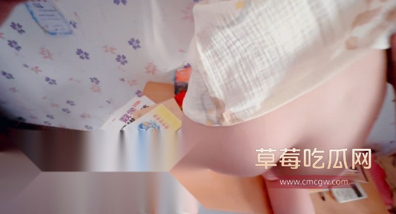 把表妹按在书桌上摩擦3.jpg 把表妹按在书桌上摩擦3.jpg