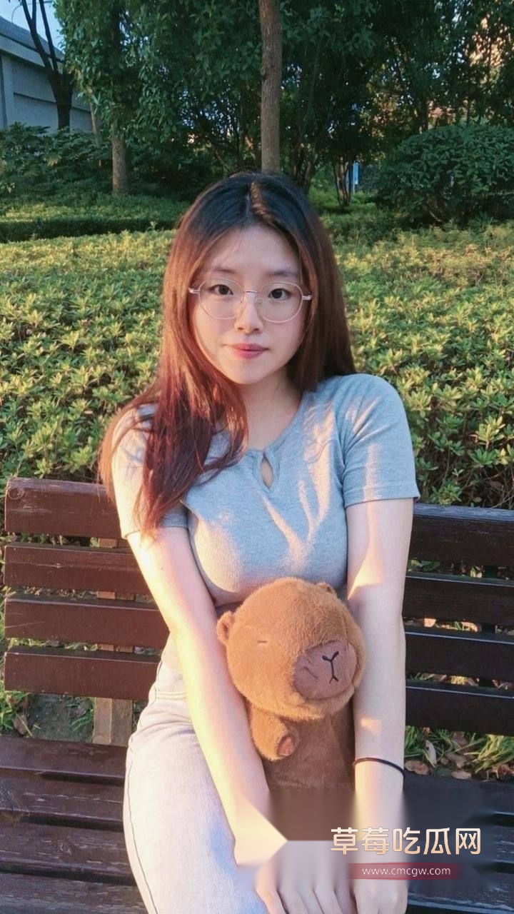 跨城市给男友送上第一炮1.jpg 跨城市给男友送上第一炮1.jpg