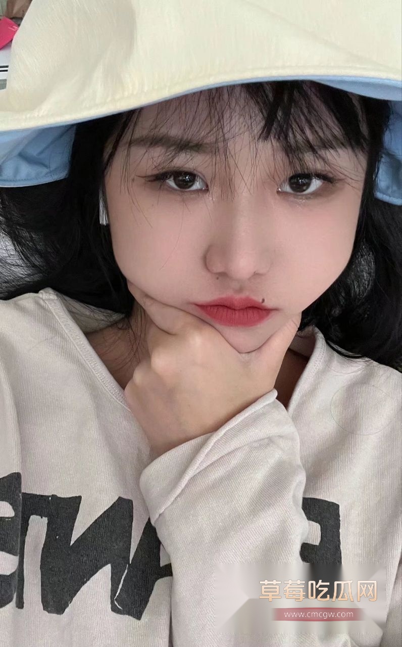 大学生反差婊张媛12.jpg 大学生反差婊张媛12.jpg