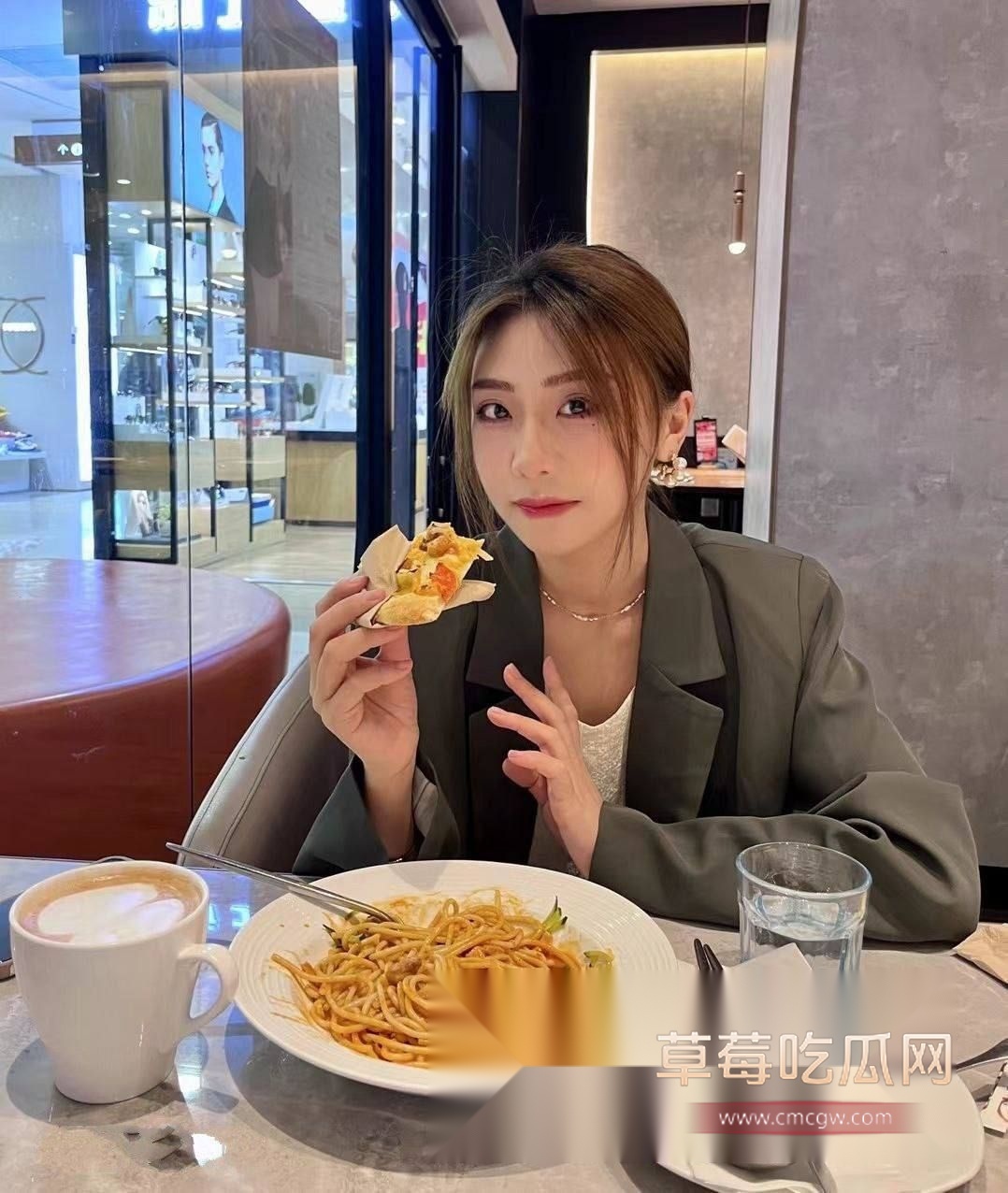 抛弃男友转投金主怀抱1.jpg 抛弃男友转投金主怀抱1.jpg