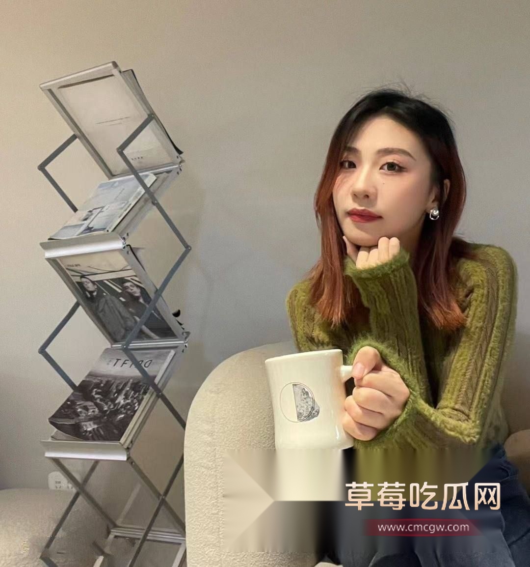 抛弃男友转投金主怀抱2.jpg 抛弃男友转投金主怀抱2.jpg