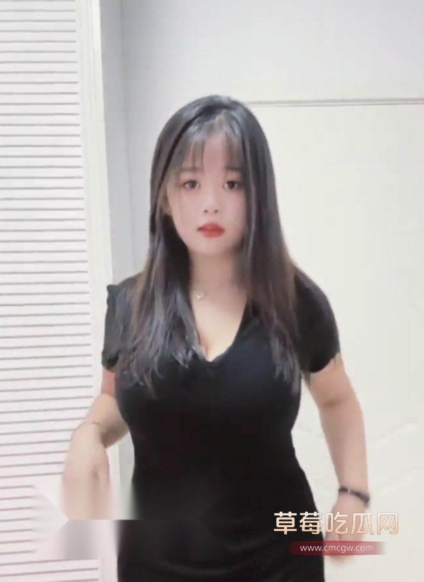 微胖女网红全裸露出2.jpg 微胖女网红全裸露出2.jpg