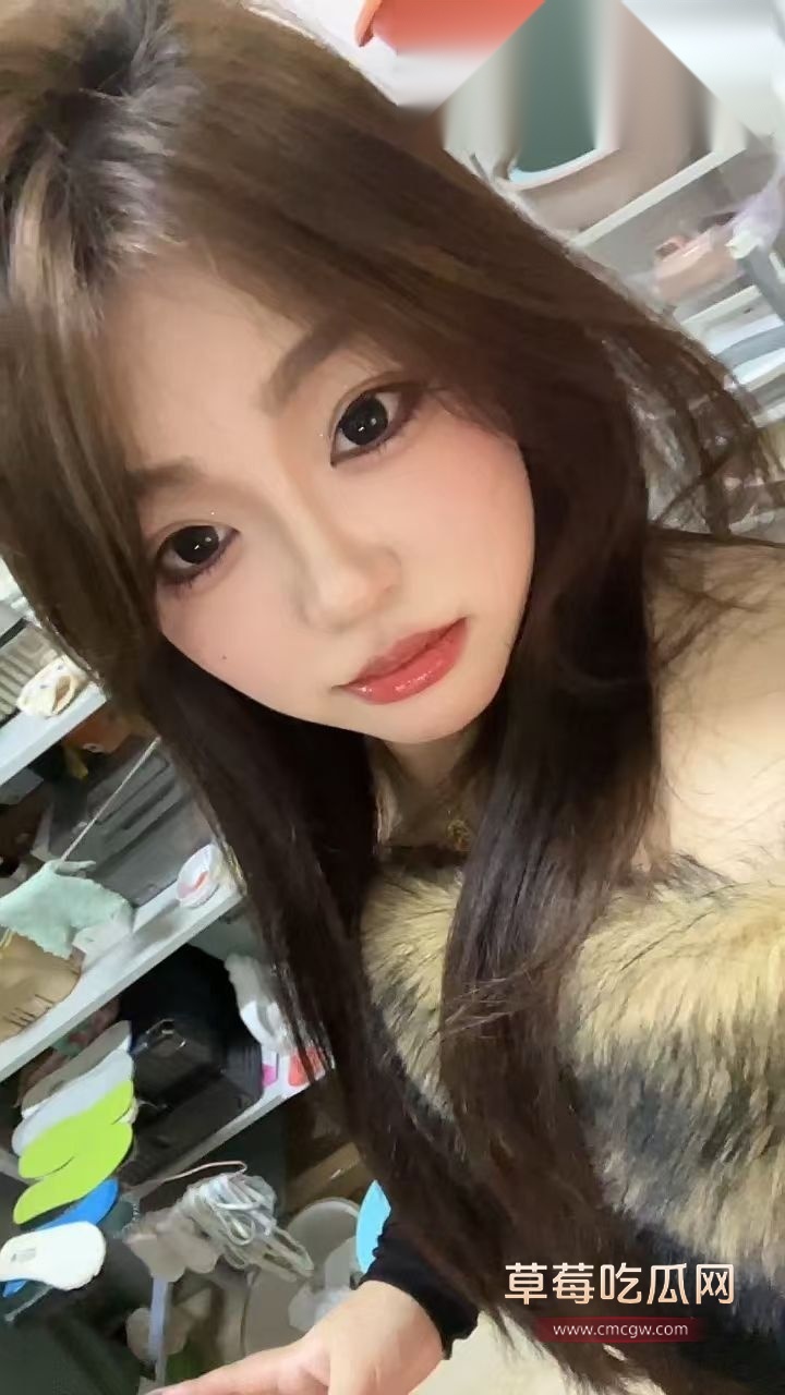 骚母狗李佳莹1.jpg 骚母狗李佳莹1.jpg