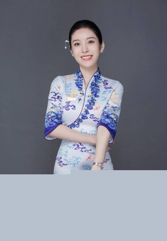 海航空姐刘馨媛2.jpg