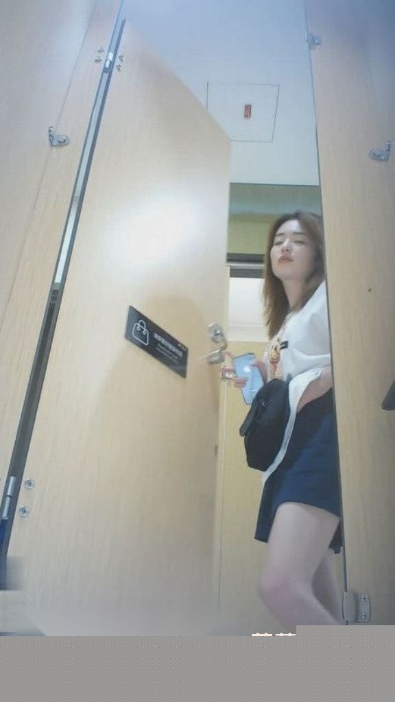 餐厅厕所偷拍美女嘘嘘1.jpg 餐厅厕所偷拍美女嘘嘘1.jpg