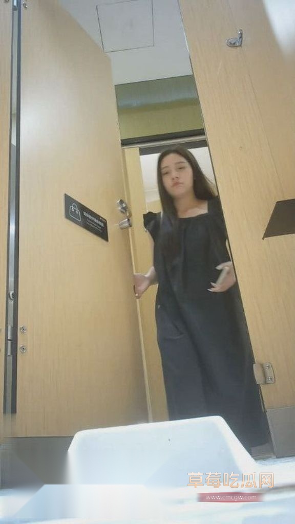 餐厅厕所偷拍美女嘘嘘3.jpg 餐厅厕所偷拍美女嘘嘘3.jpg
