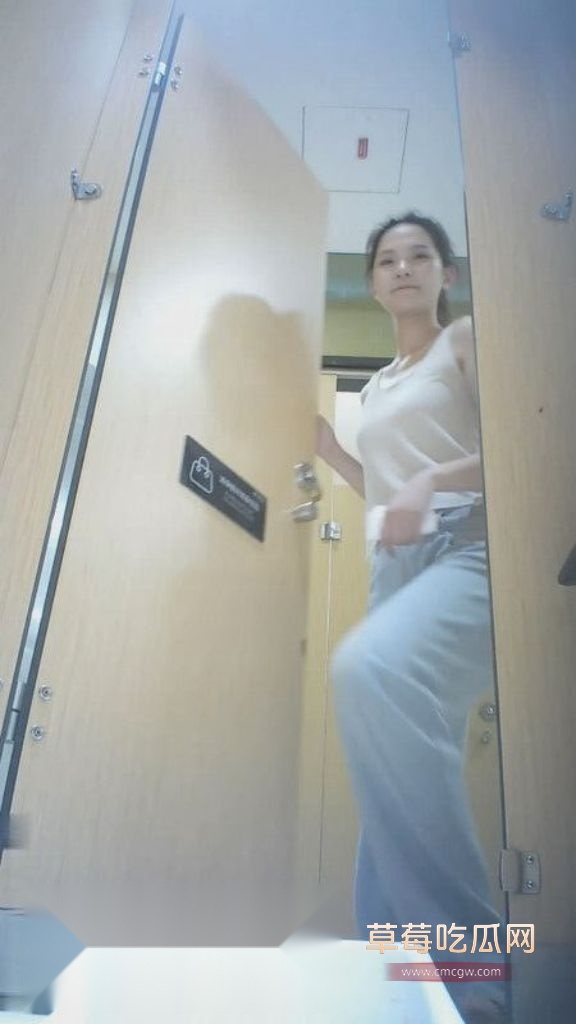 餐厅厕所偷拍美女嘘嘘4.jpg 餐厅厕所偷拍美女嘘嘘4.jpg