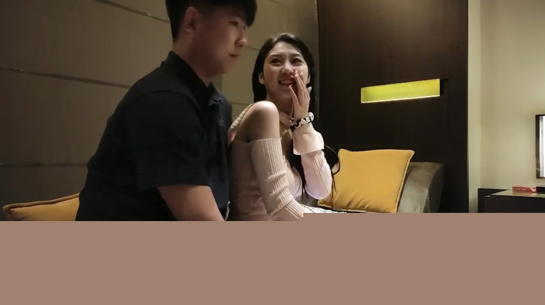 粉衣可爱小美女2.jpg 粉衣可爱小美女2.jpg