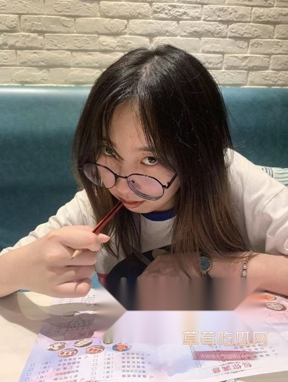 女大学生生活照4.jpg 女大学生生活照4.jpg