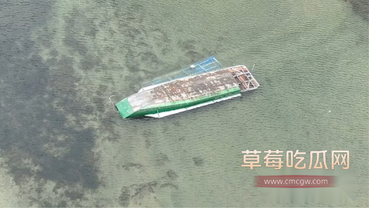 贵州黔西游船侧翻1.jpg 贵州黔西游船侧翻1.jpg