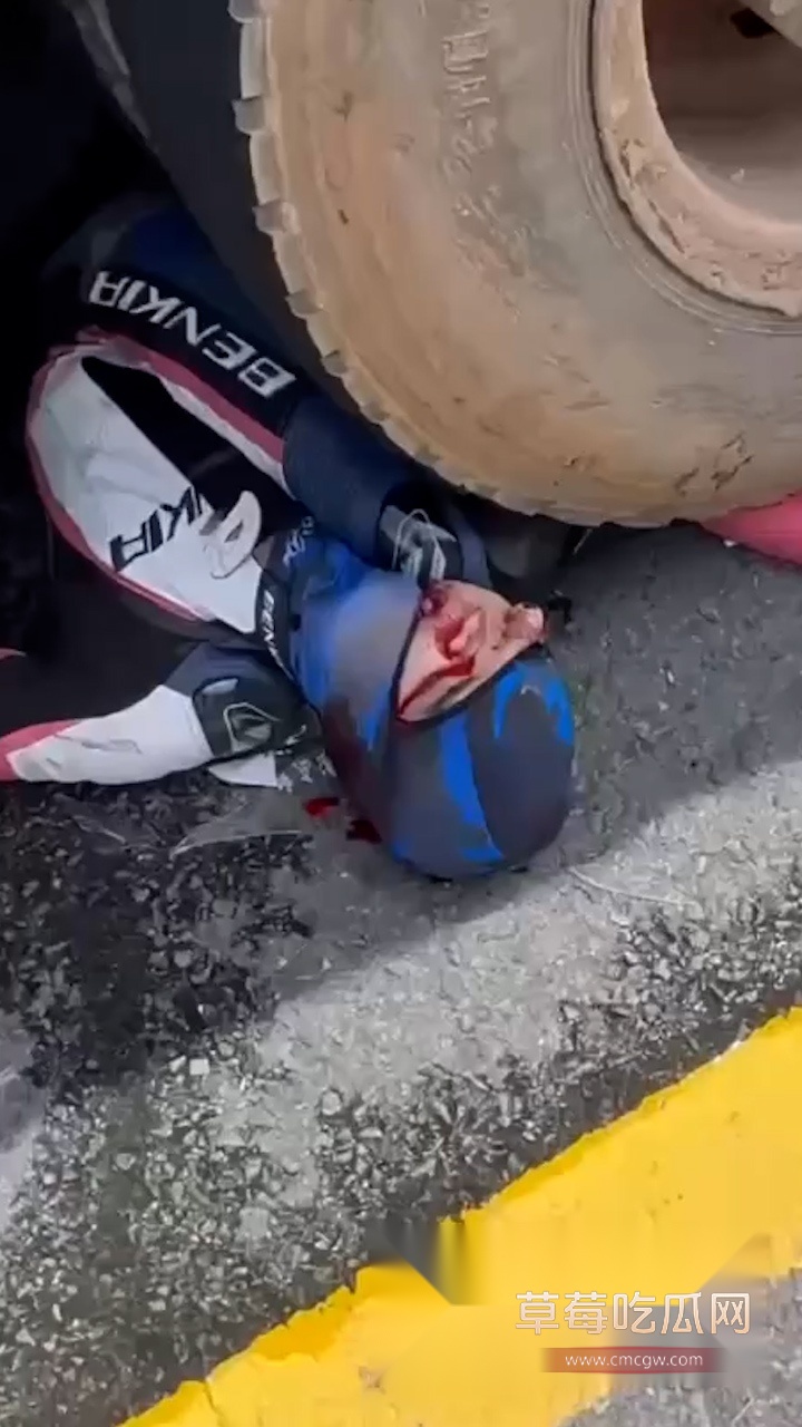 抖音女骑CHEN车祸身亡 (1)