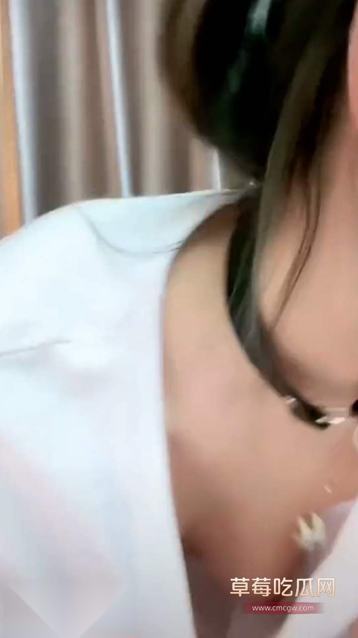 抖音女主播漏点走光 (1)