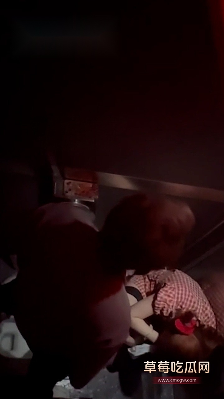 情侣大干分手炮 (2) 情侣大干分手炮 (2)