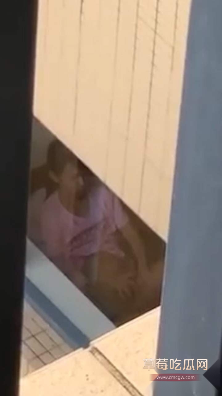 寂寞女孩自慰被拍 (4)