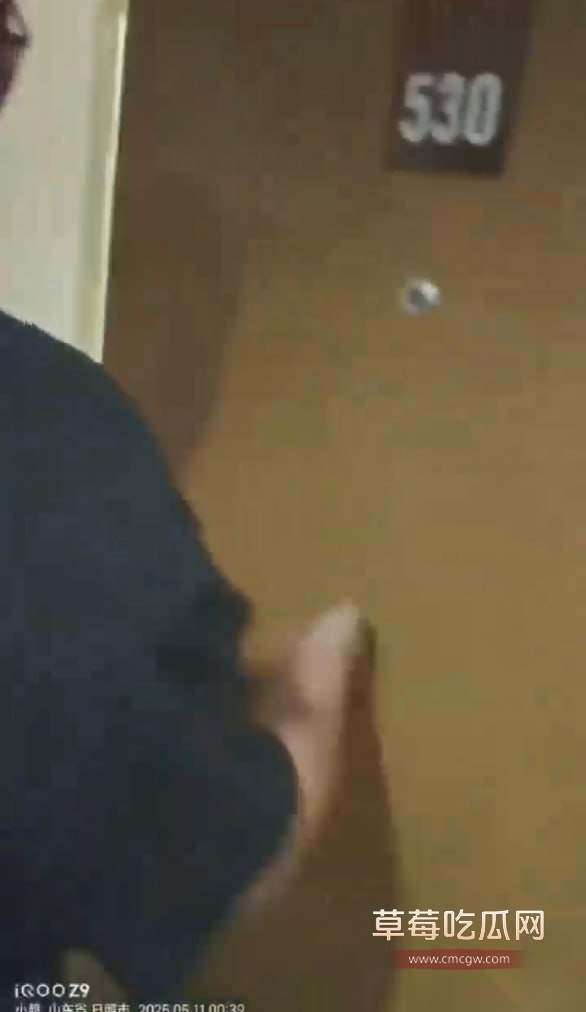 情侣做爱忘拉窗帘千人围观 (7) 情侣做爱忘拉窗帘千人围观 (7)