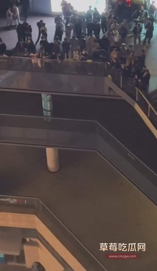 情侣做爱忘拉窗帘千人围观 (9) 情侣做爱忘拉窗帘千人围观 (9)