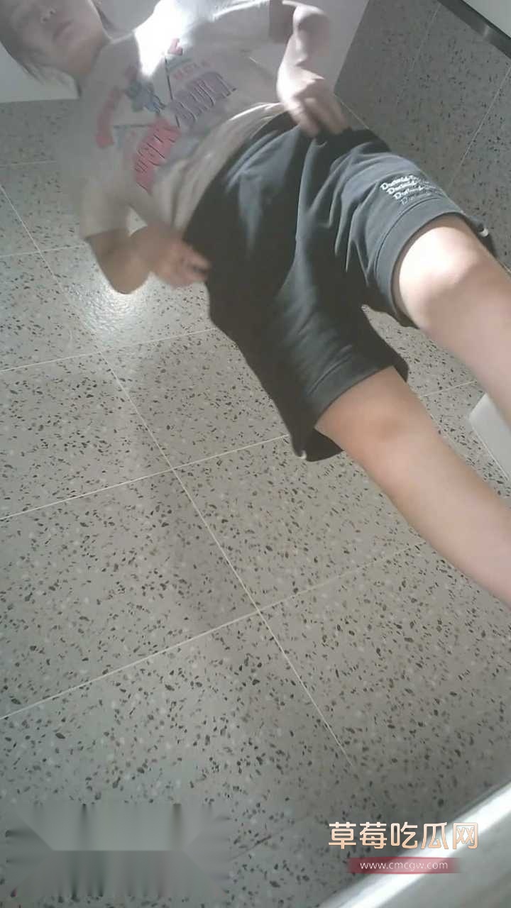 奶茶店女厕偷拍 (1) 奶茶店女厕偷拍 (1)