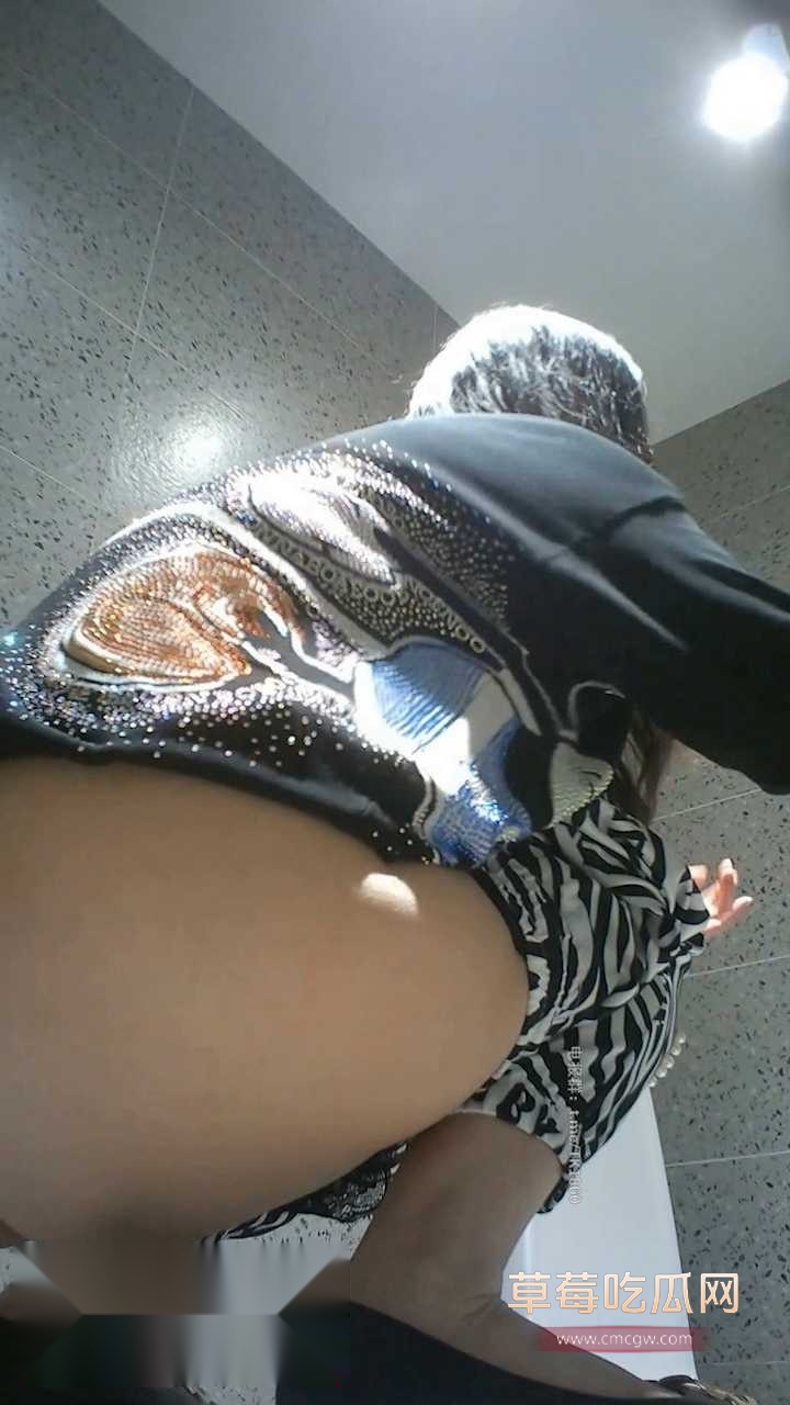 奶茶店女厕偷拍 (4) 奶茶店女厕偷拍 (4)