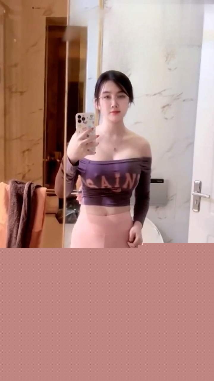 冰泉女神擦边秀 (4)