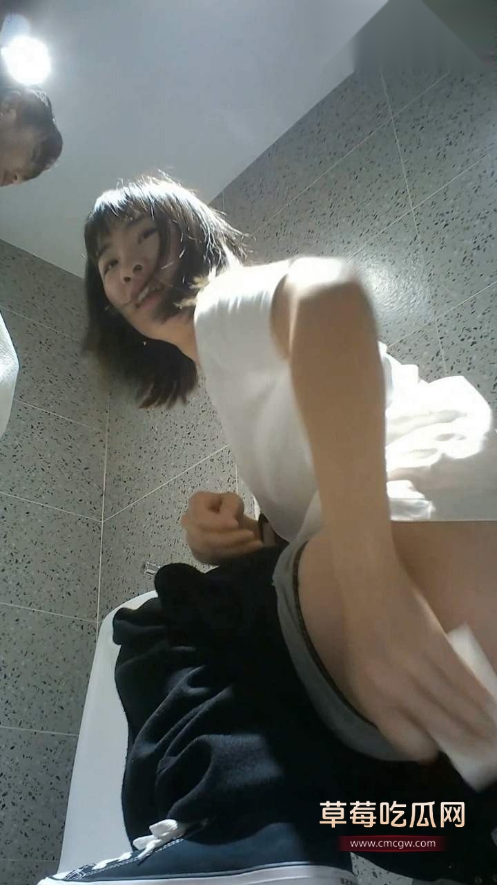 奶茶店厕拍 (3) 奶茶店厕拍 (3)