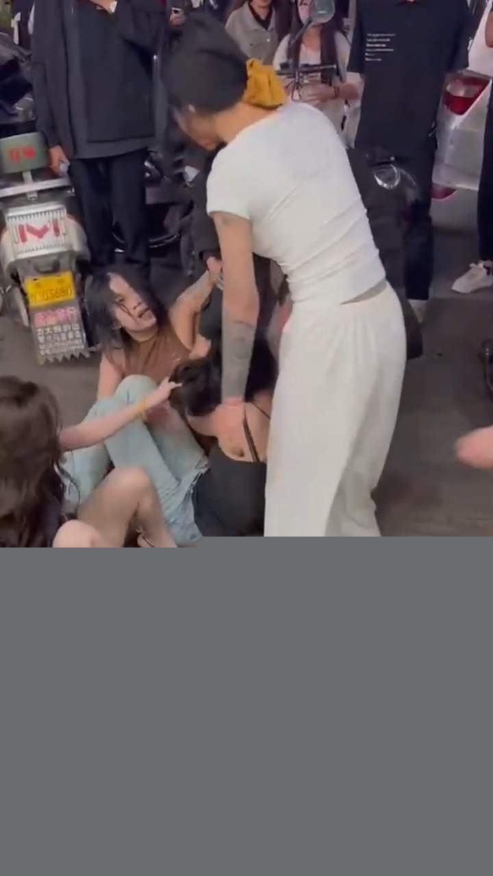 许昌市精神小妹干架现场 5 许昌市精神小妹干架现场 5