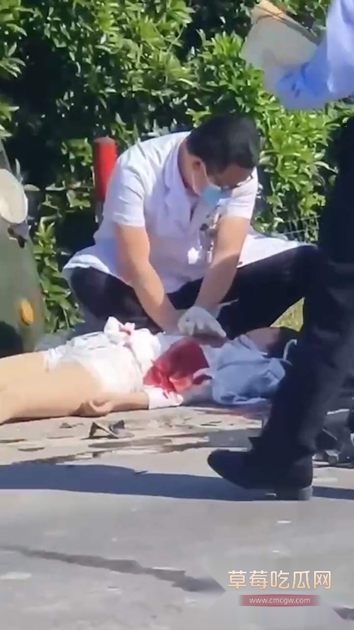 长沙女骑士撞车 4